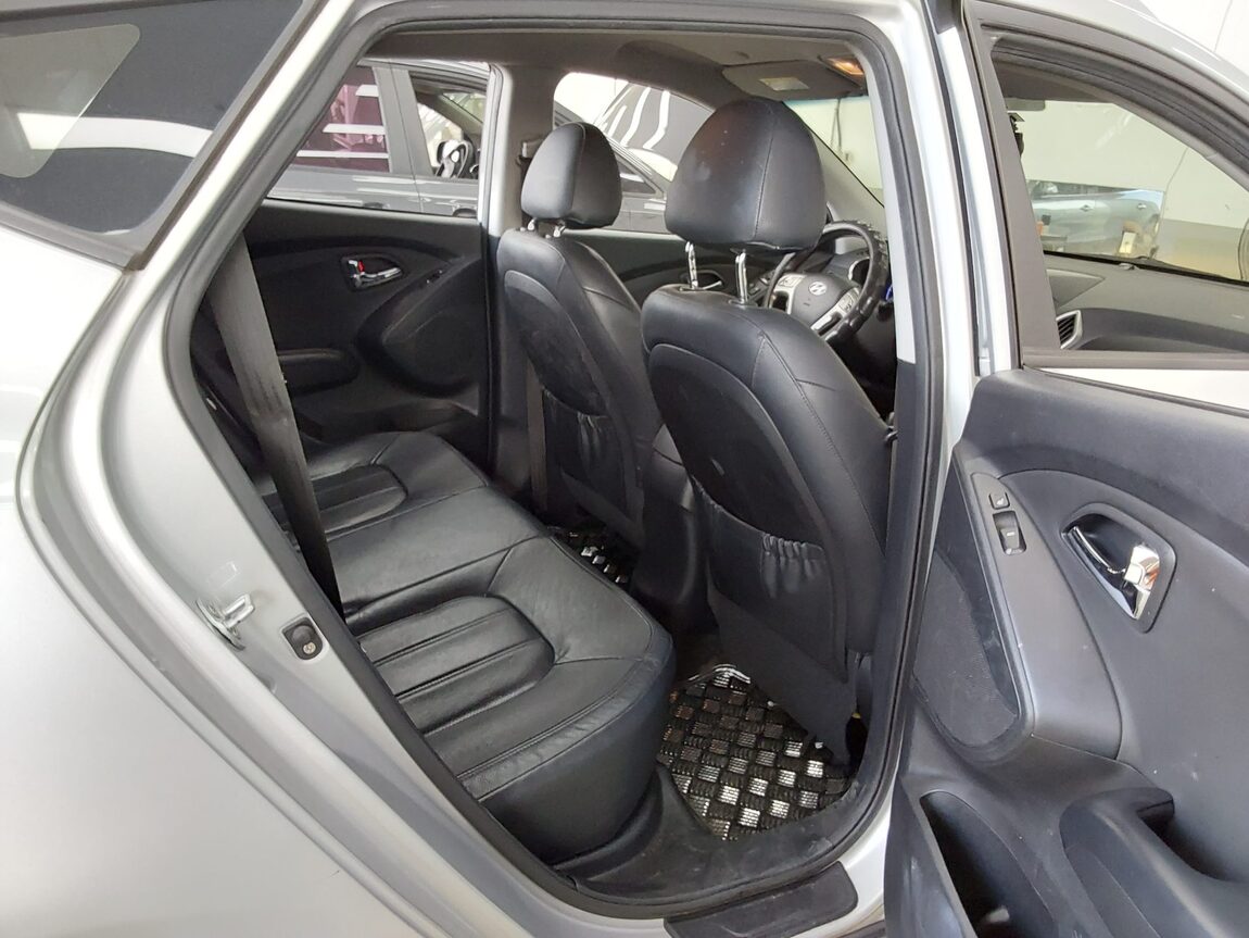 HYUNDAI TUCSON ix DIESEL R20 2WD LX20 SMART PACK 2012 - zdjęcie 13