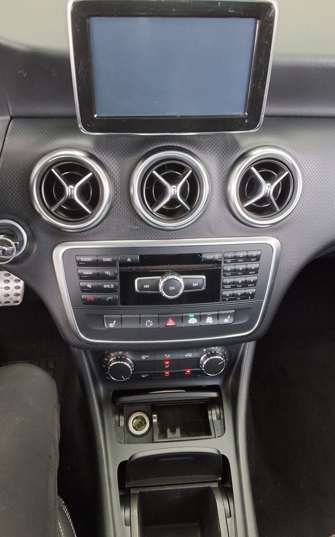MERCEDES-BENZ A-CLASS (3RD GEN) A200 CDI NIGHT 2014 - zdjęcie 18