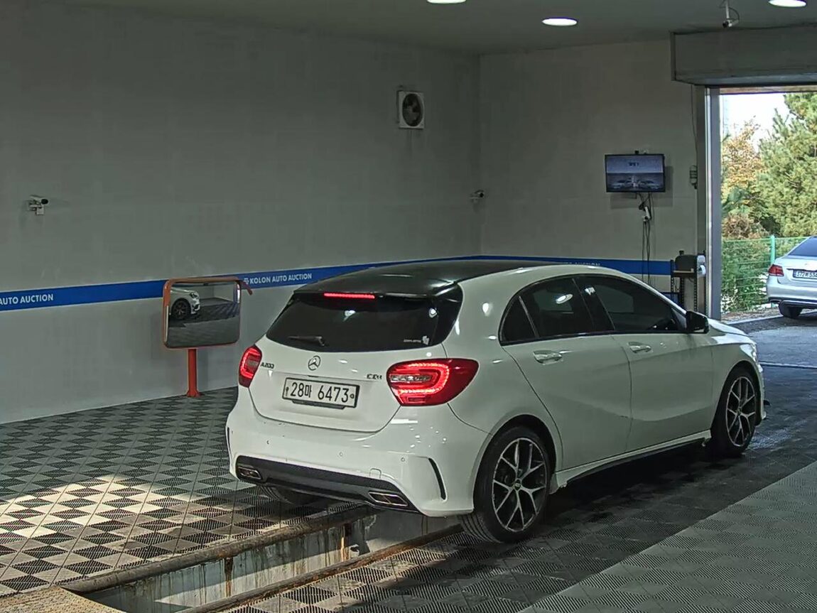 MERCEDES-BENZ A-CLASS (3RD GEN) A200 CDI NIGHT 2014 - zdjęcie 5