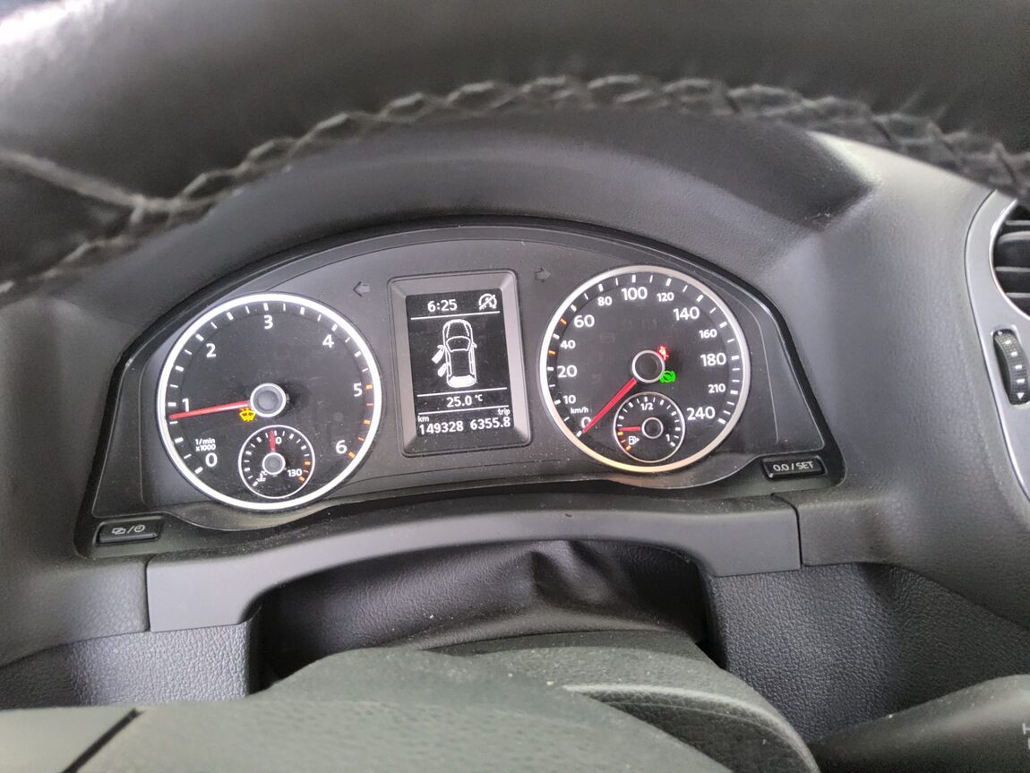 VOLKSWAGEN TIGUAN 2.0 TDI BLUEMOTION COMFORT 2014 - zdjęcie 9