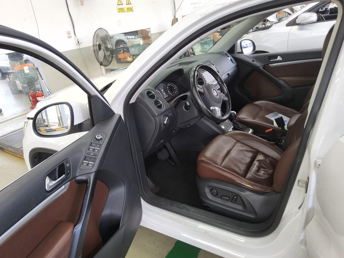VOLKSWAGEN TIGUAN 2.0 TDI BLUEMOTION COMFORT 2014 - zdjęcie 10