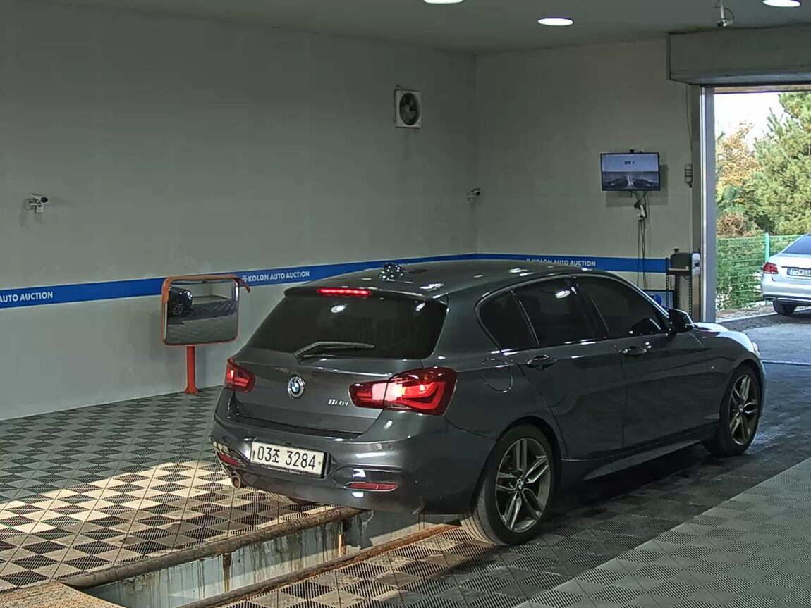 BMW 1 SERIES (2ND GEN) 5-DOOR 118d M SPORT SHADOW 2018 - zdjęcie 5