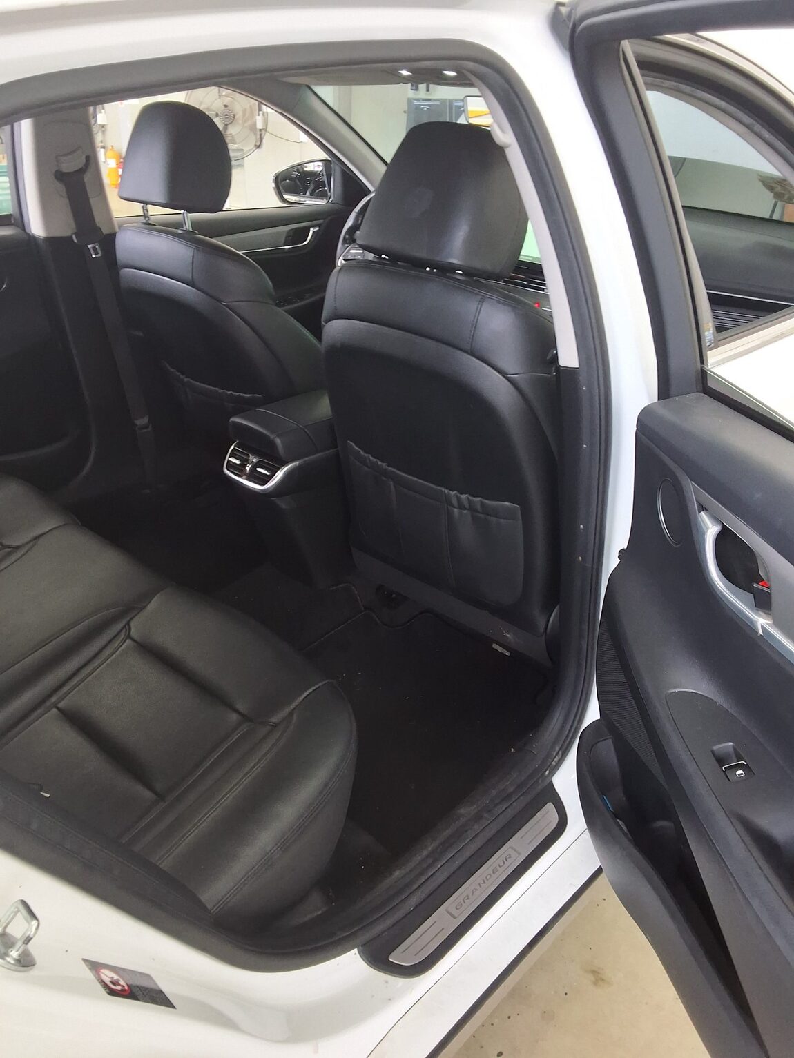 HYUNDAI THE NEW GRANDEUR IG LPi 3.0 RENTAL CAR MODERN 2020 - zdjęcie 13