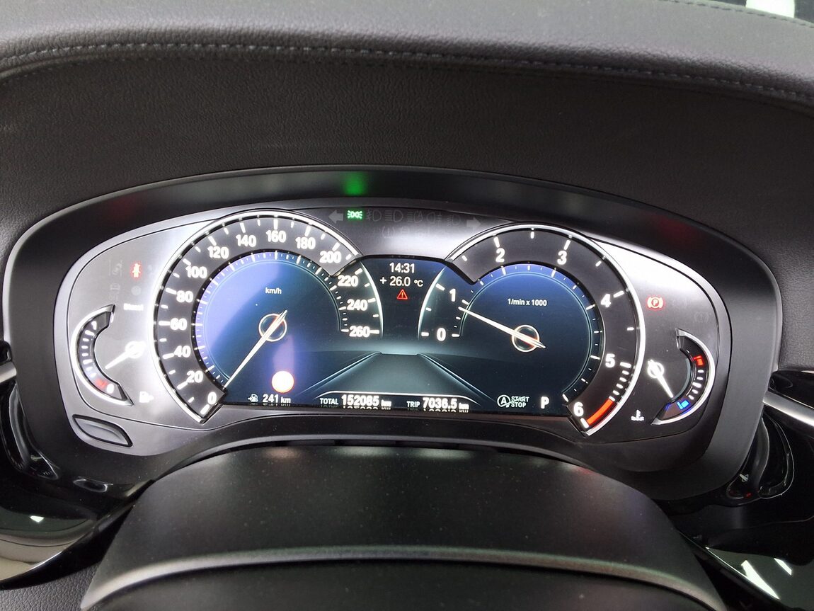 BMW 5 SERIES (7TH GEN) 520d LUXURY LINE SPECIAL 2018 - zdjęcie 9