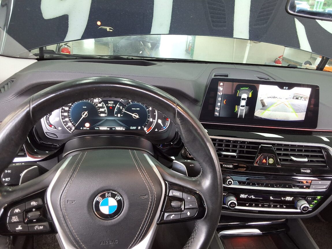BMW 5 SERIES (7TH GEN) 520d LUXURY LINE SPECIAL 2018 - zdjęcie 17