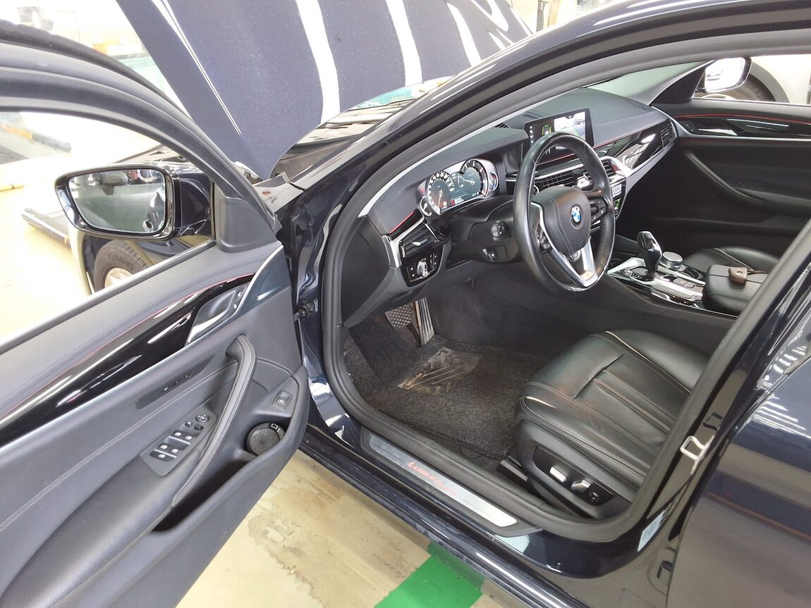 BMW 5 SERIES (7TH GEN) 520d LUXURY LINE SPECIAL 2018 - zdjęcie 10