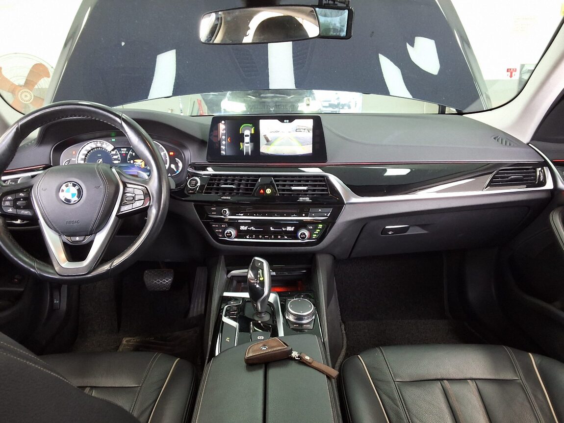 BMW 5 SERIES (7TH GEN) 520d LUXURY LINE SPECIAL 2018 - zdjęcie 11