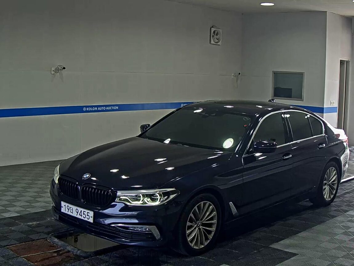 BMW 5 SERIES (7TH GEN) 520d LUXURY LINE SPECIAL 2018 - zdjęcie 2