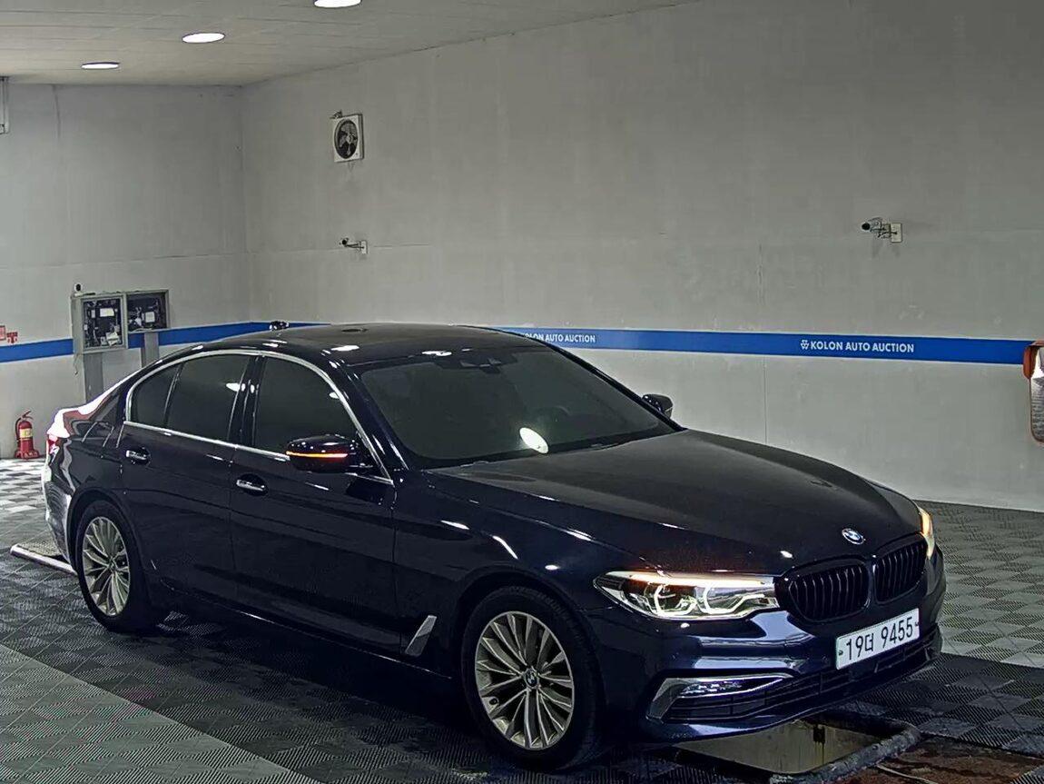 BMW 5 SERIES (7TH GEN) 520d LUXURY LINE SPECIAL 2018 - zdjęcie 3