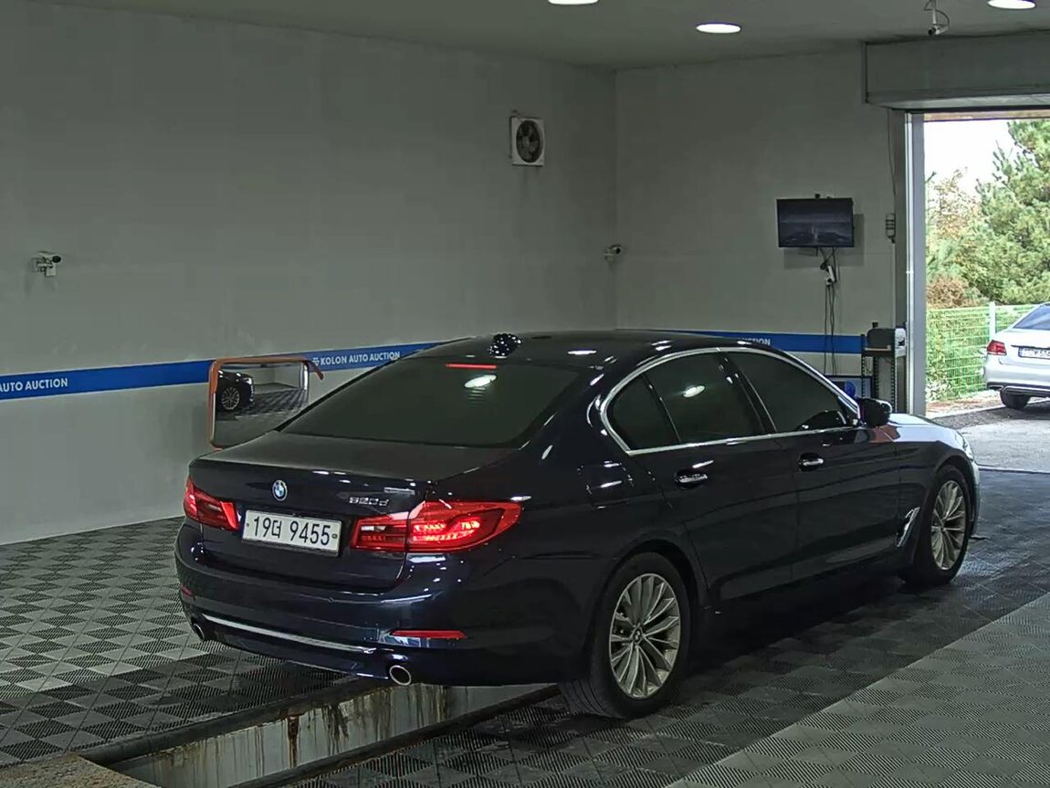 BMW 5 SERIES (7TH GEN) 520d LUXURY LINE SPECIAL 2018 - zdjęcie 5