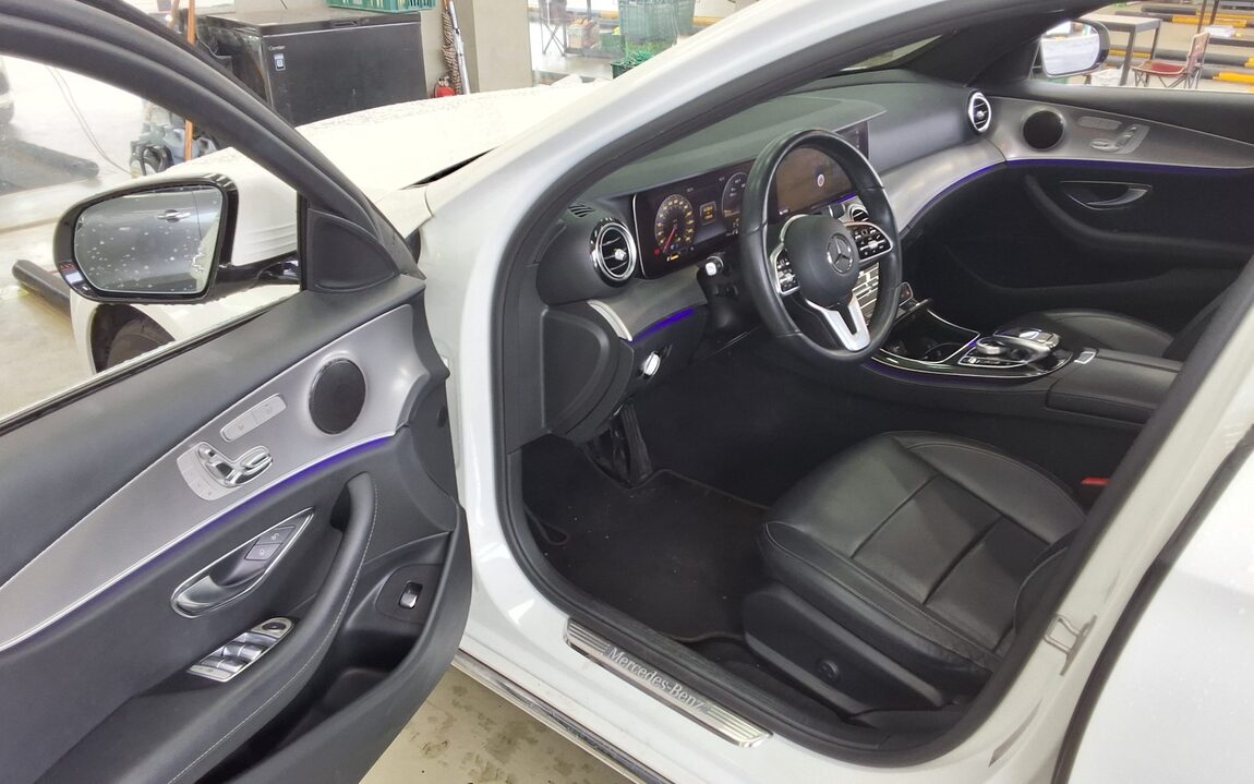 MERCEDES-BENZ E-CLASS (5TH GEN) E300 AVANTGARDE 2019 - zdjęcie 10