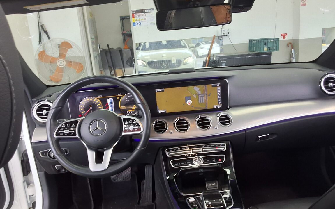 MERCEDES-BENZ E-CLASS (5TH GEN) E300 AVANTGARDE 2019 - zdjęcie 11