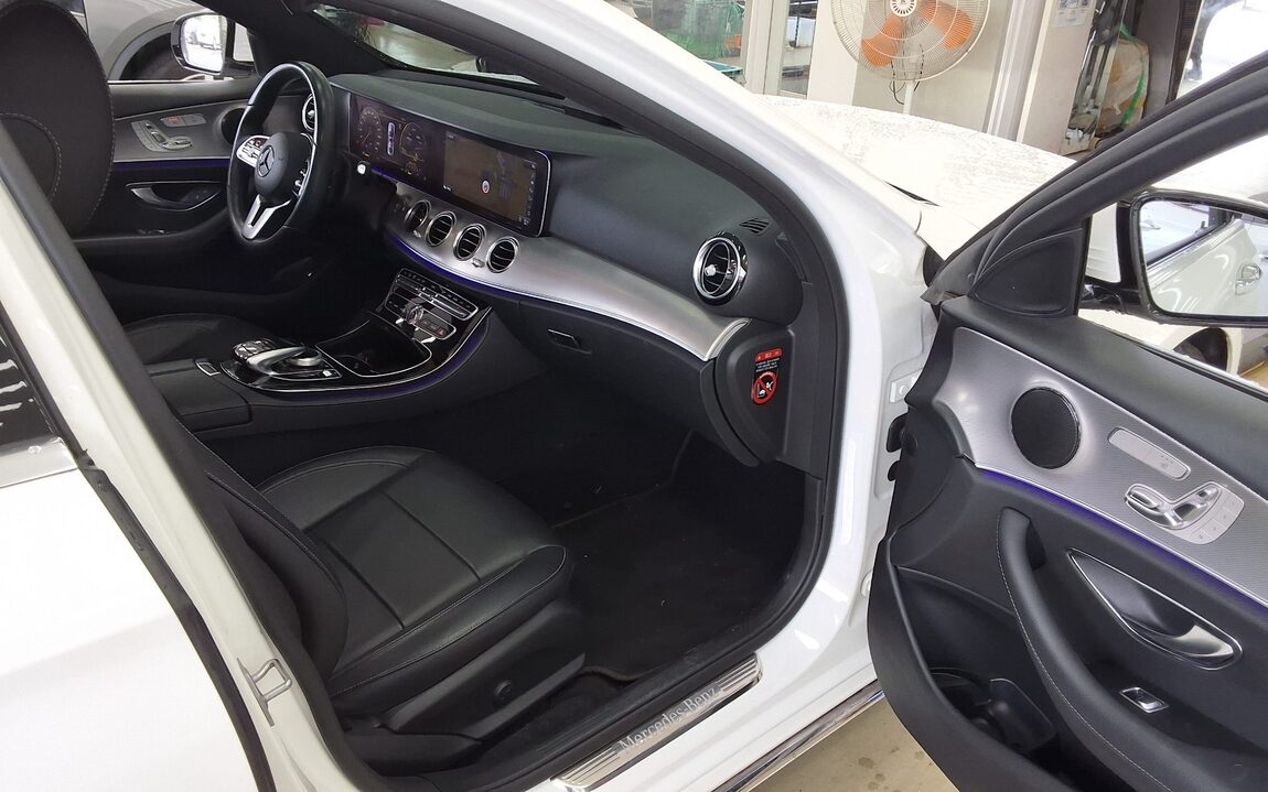 MERCEDES-BENZ E-CLASS (5TH GEN) E300 AVANTGARDE 2019 - zdjęcie 14