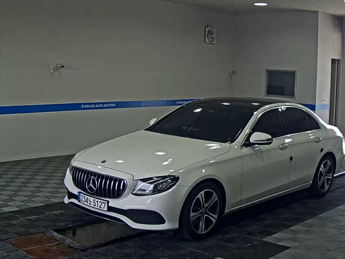 MERCEDES-BENZ E-CLASS (5TH GEN) E300 AVANTGARDE 2019 - zdjęcie 2