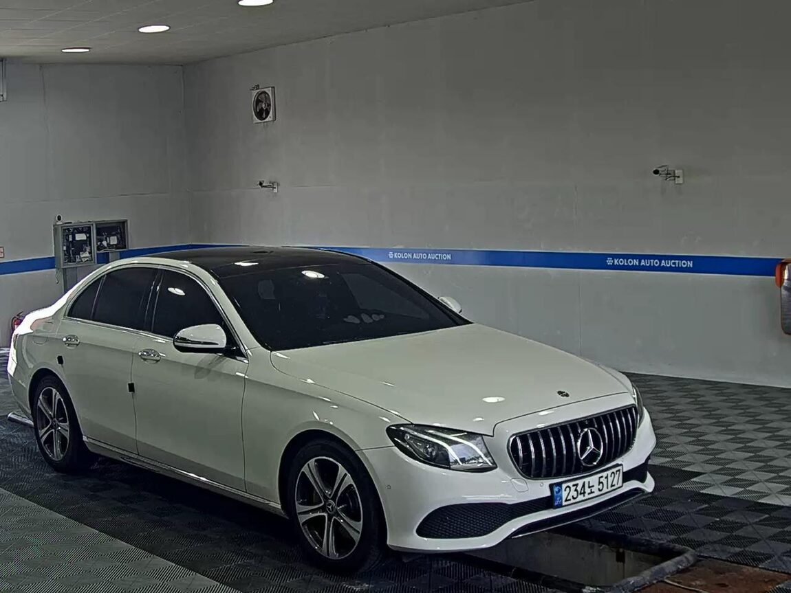 MERCEDES-BENZ E-CLASS (5TH GEN) E300 AVANTGARDE 2019 - zdjęcie 3