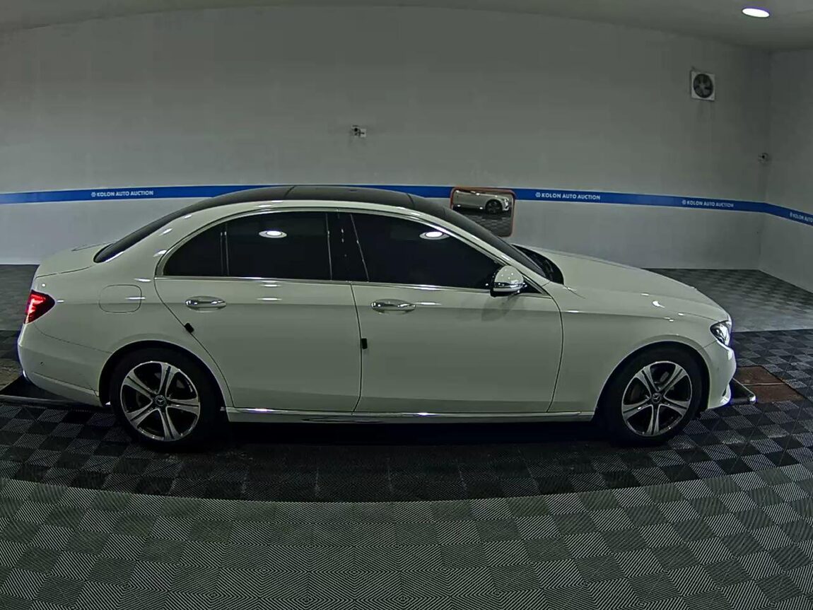 MERCEDES-BENZ E-CLASS (5TH GEN) E300 AVANTGARDE 2019 - zdjęcie 4