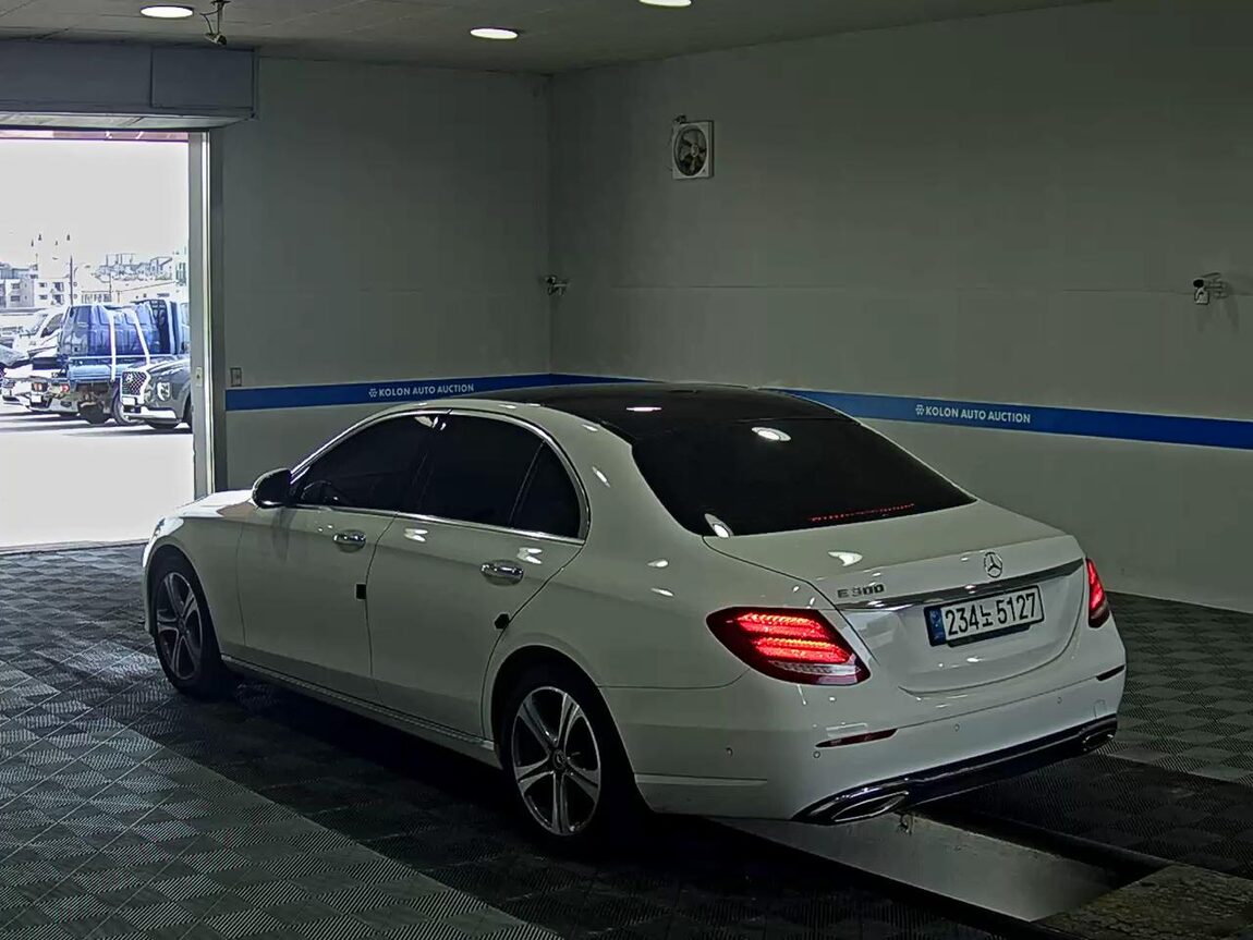MERCEDES-BENZ E-CLASS (5TH GEN) E300 AVANTGARDE 2019 - zdjęcie 6