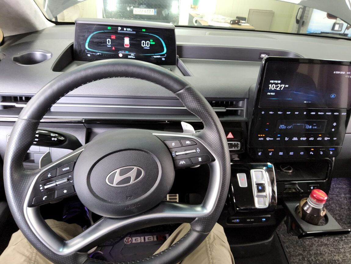 HYUNDAI STARIA HYBRID 1.6 HEV LOUNGE 9-SEATER PRESTIGE 2025 - zdjęcie 17