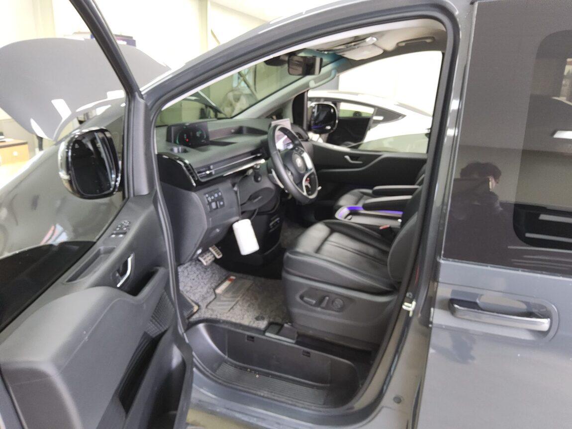 HYUNDAI STARIA HYBRID 1.6 HEV LOUNGE 9-SEATER PRESTIGE 2025 - zdjęcie 10