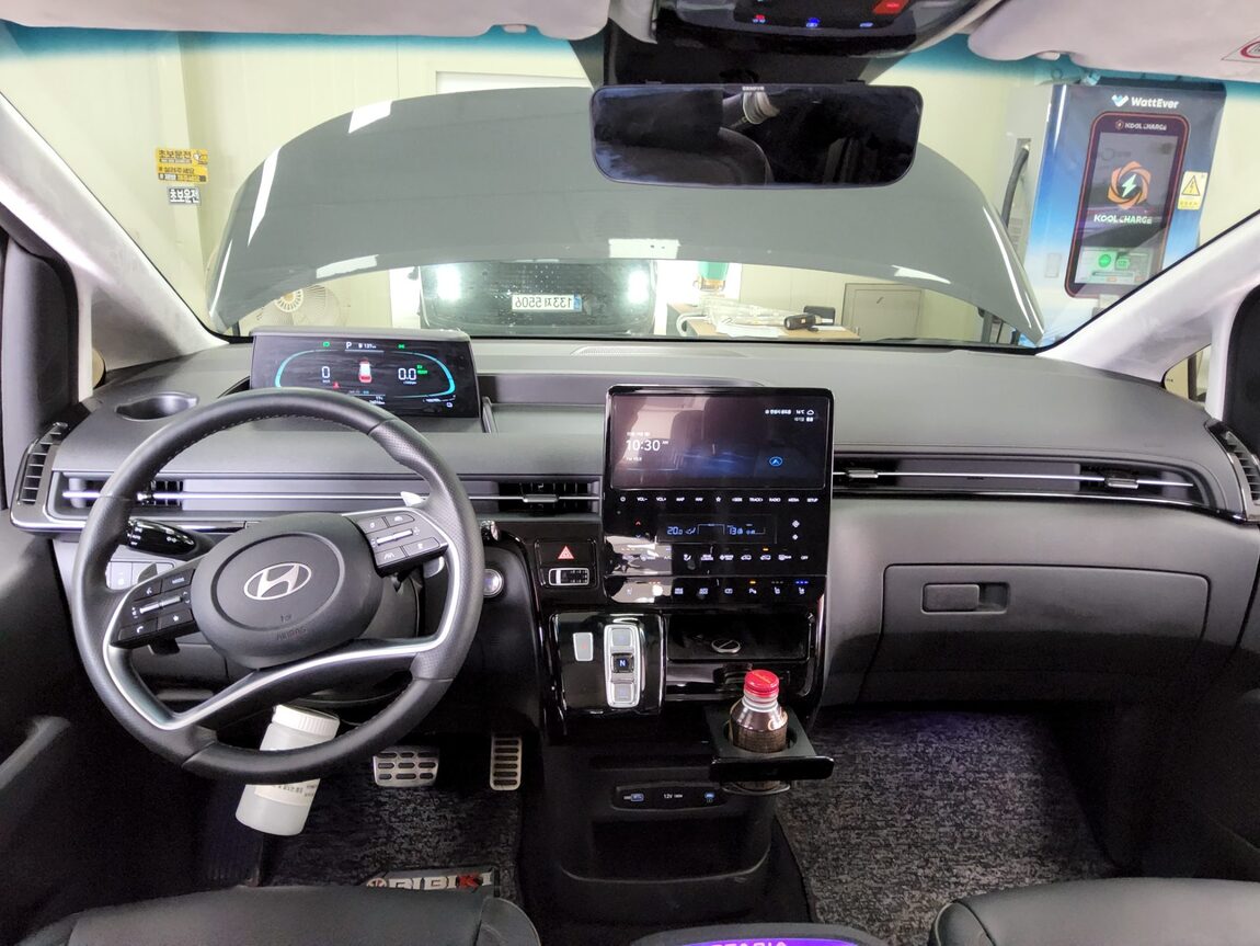 HYUNDAI STARIA HYBRID 1.6 HEV LOUNGE 9-SEATER PRESTIGE 2025 - zdjęcie 11