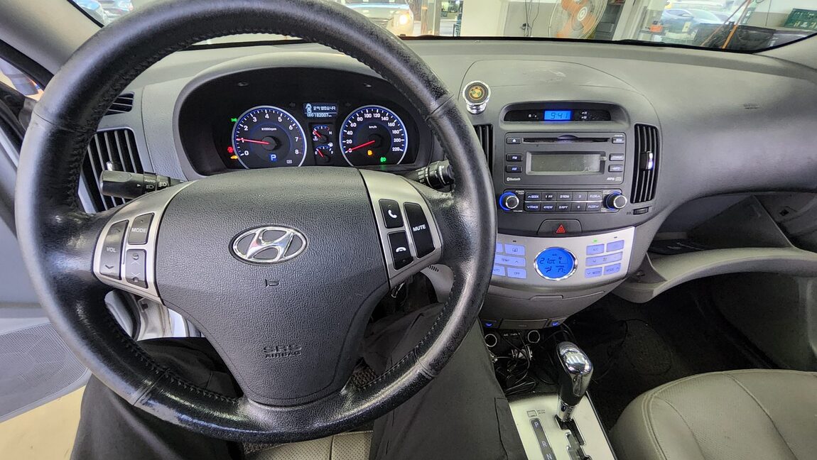 HYUNDAI AVANTE HD 1.6 VVT S16 LUXURY WORLD CUP SPECIAL 2010 - zdjęcie 18