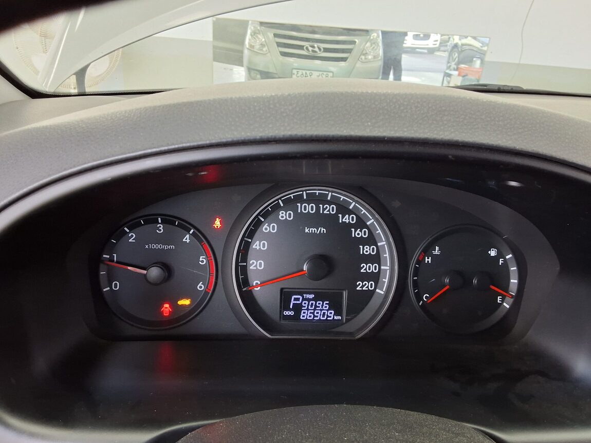 HYUNDAI GRAND STAREX 5-SEATER DIESEL VAN SMART 2016 - zdjęcie 9
