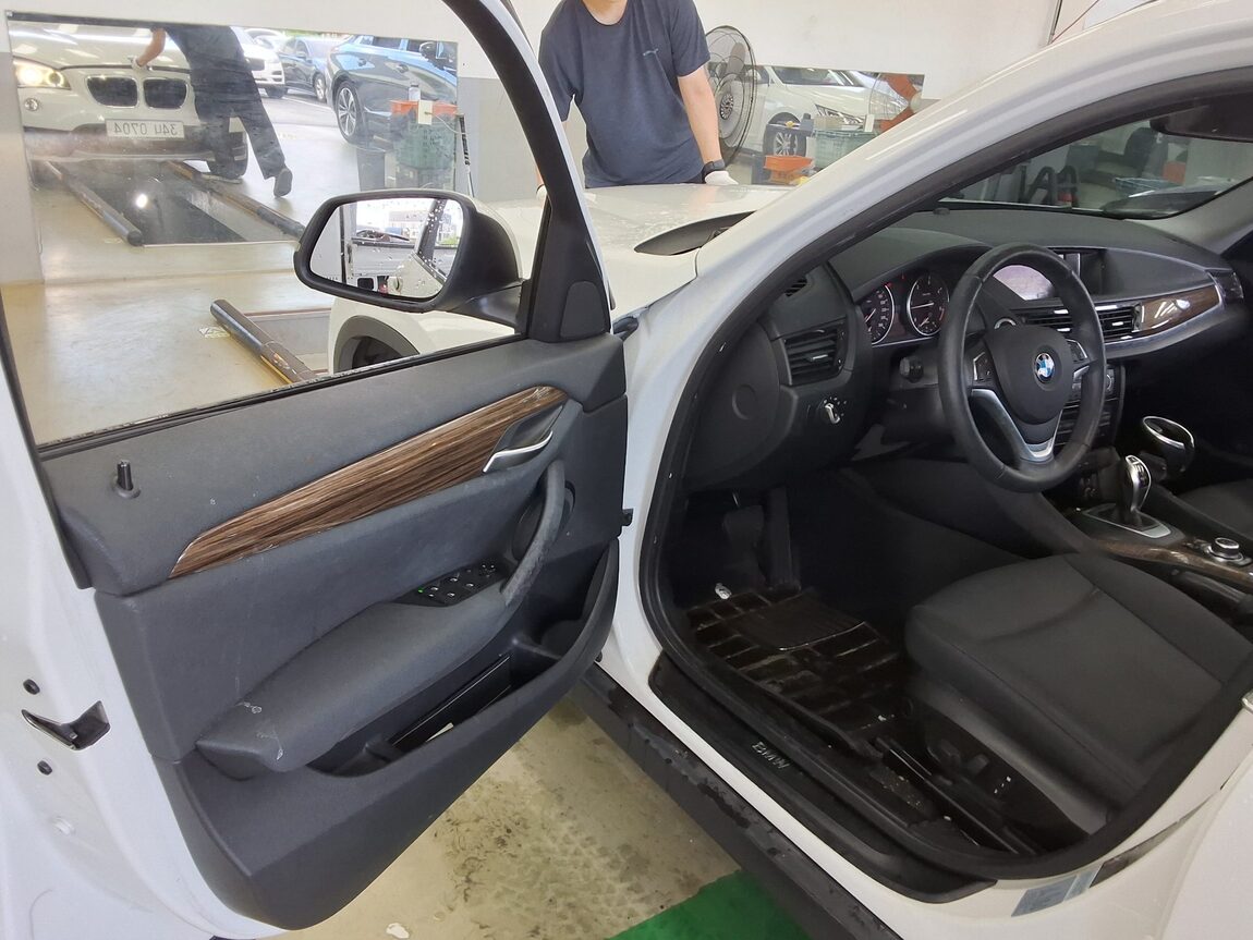 BMW X1 18d xDRIVE HIGH 2015 - zdjęcie 10