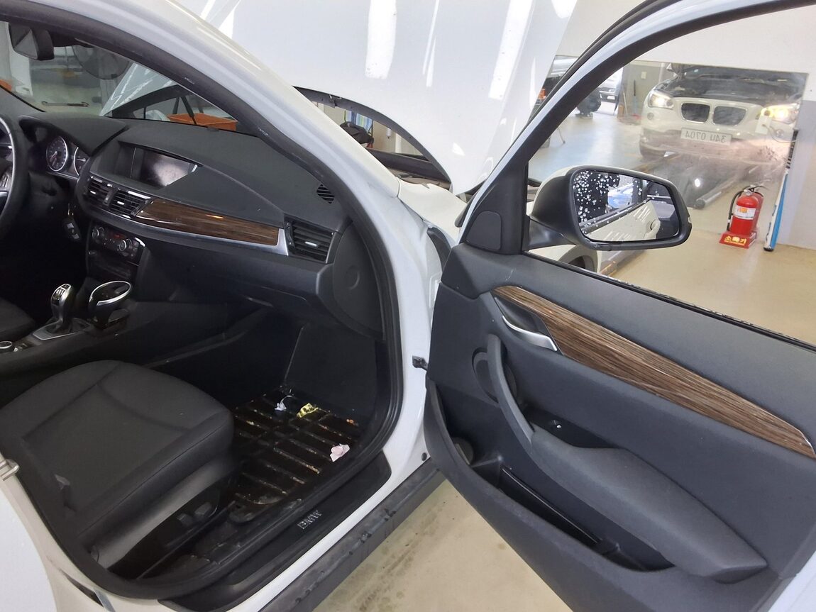 BMW X1 18d xDRIVE HIGH 2015 - zdjęcie 14