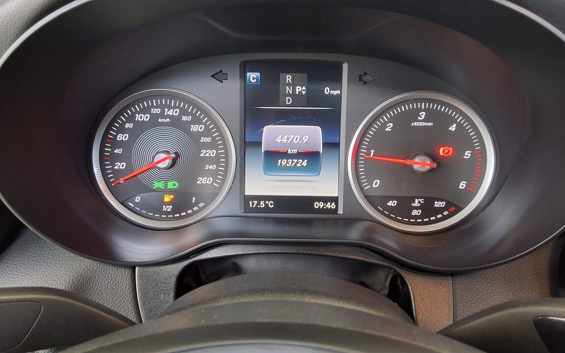 MERCEDES-BENZ C-CLASS (4TH GEN) C200 d 2018 - zdjęcie 9