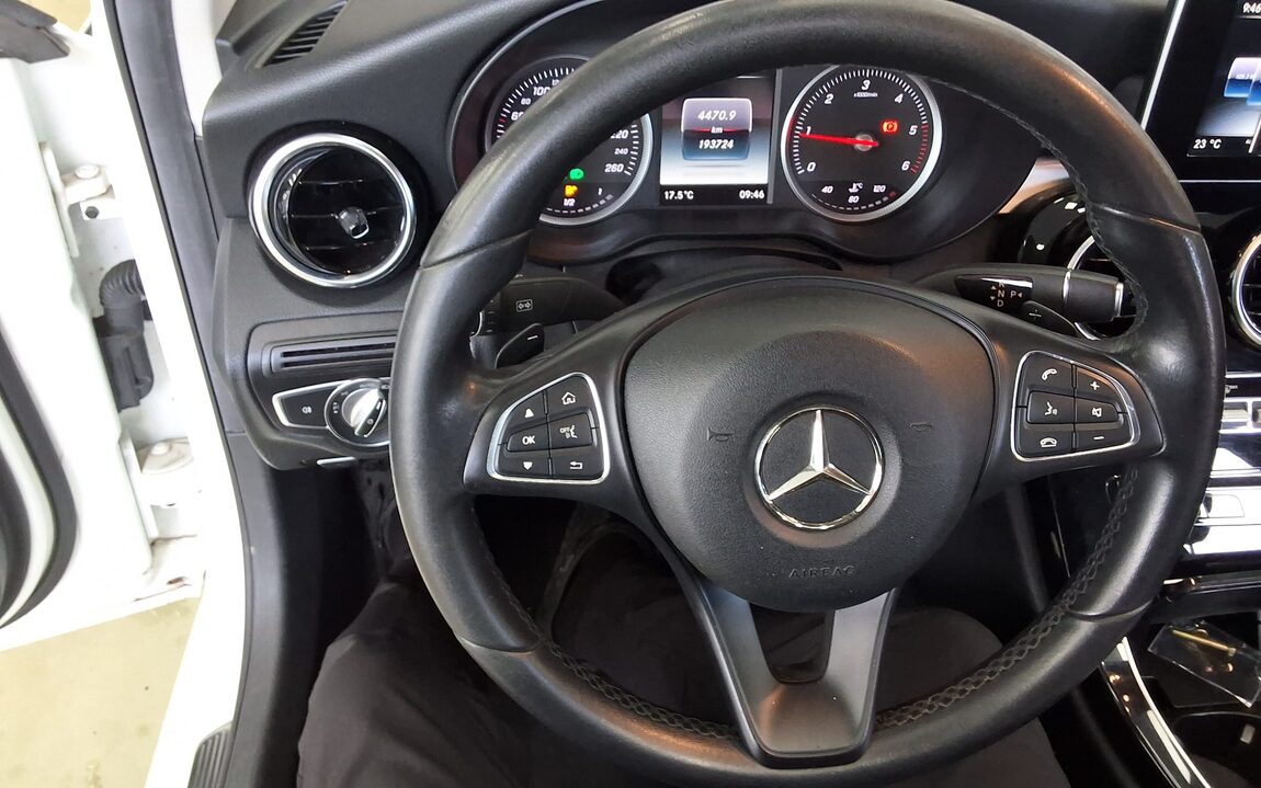 MERCEDES-BENZ C-CLASS (4TH GEN) C200 d 2018 - zdjęcie 17