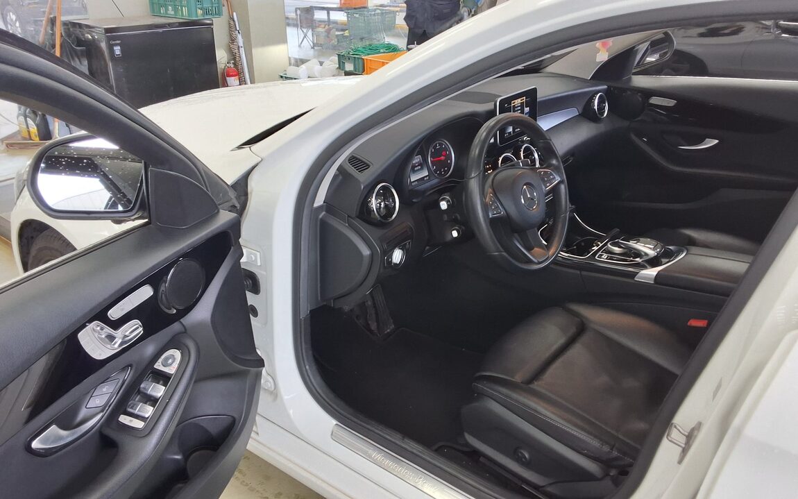 MERCEDES-BENZ C-CLASS (4TH GEN) C200 d 2018 - zdjęcie 10