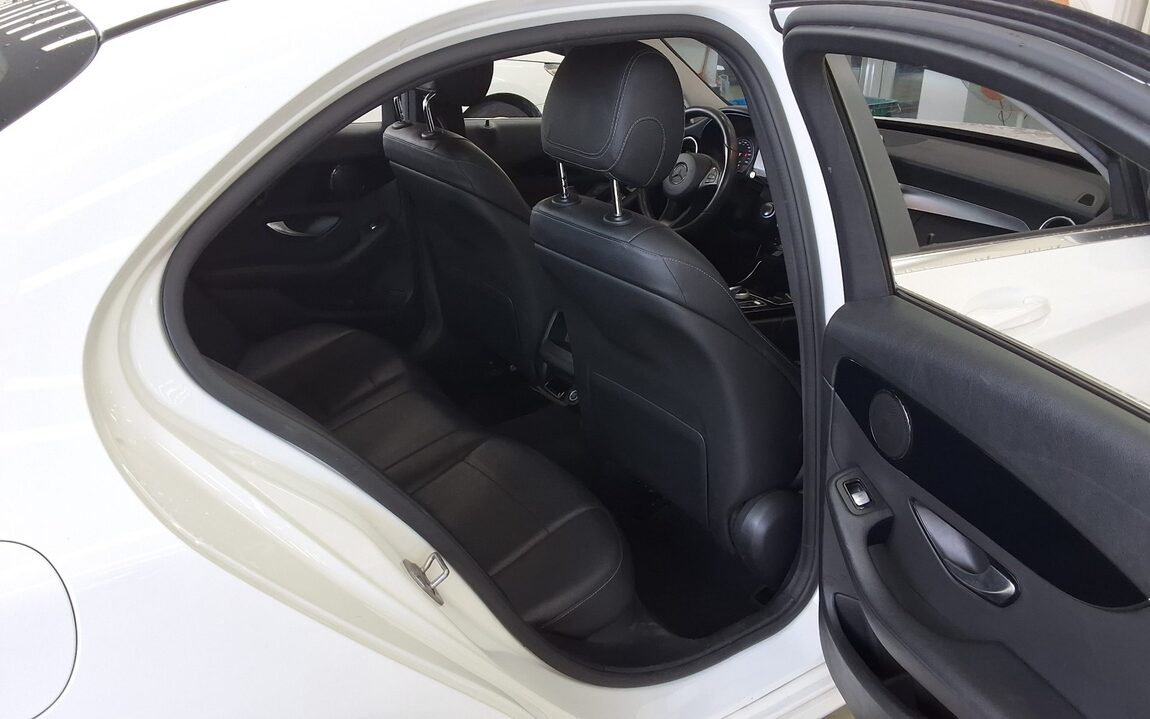 MERCEDES-BENZ C-CLASS (4TH GEN) C200 d 2018 - zdjęcie 13