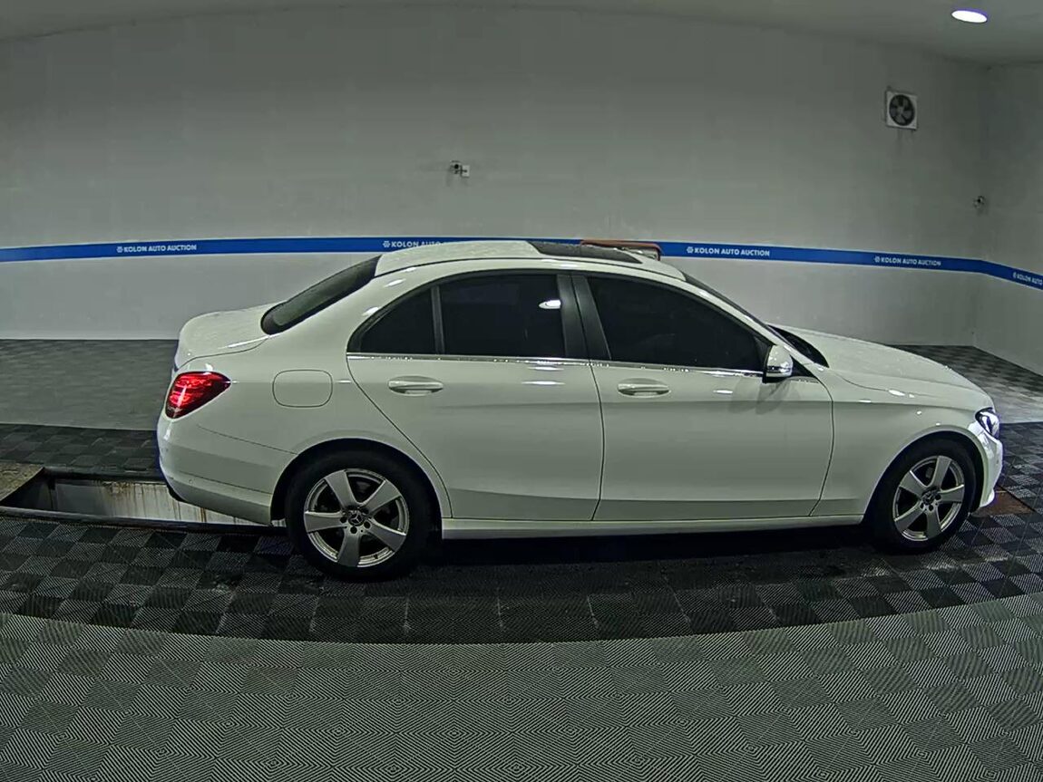 MERCEDES-BENZ C-CLASS (4TH GEN) C200 d 2018 - zdjęcie 4