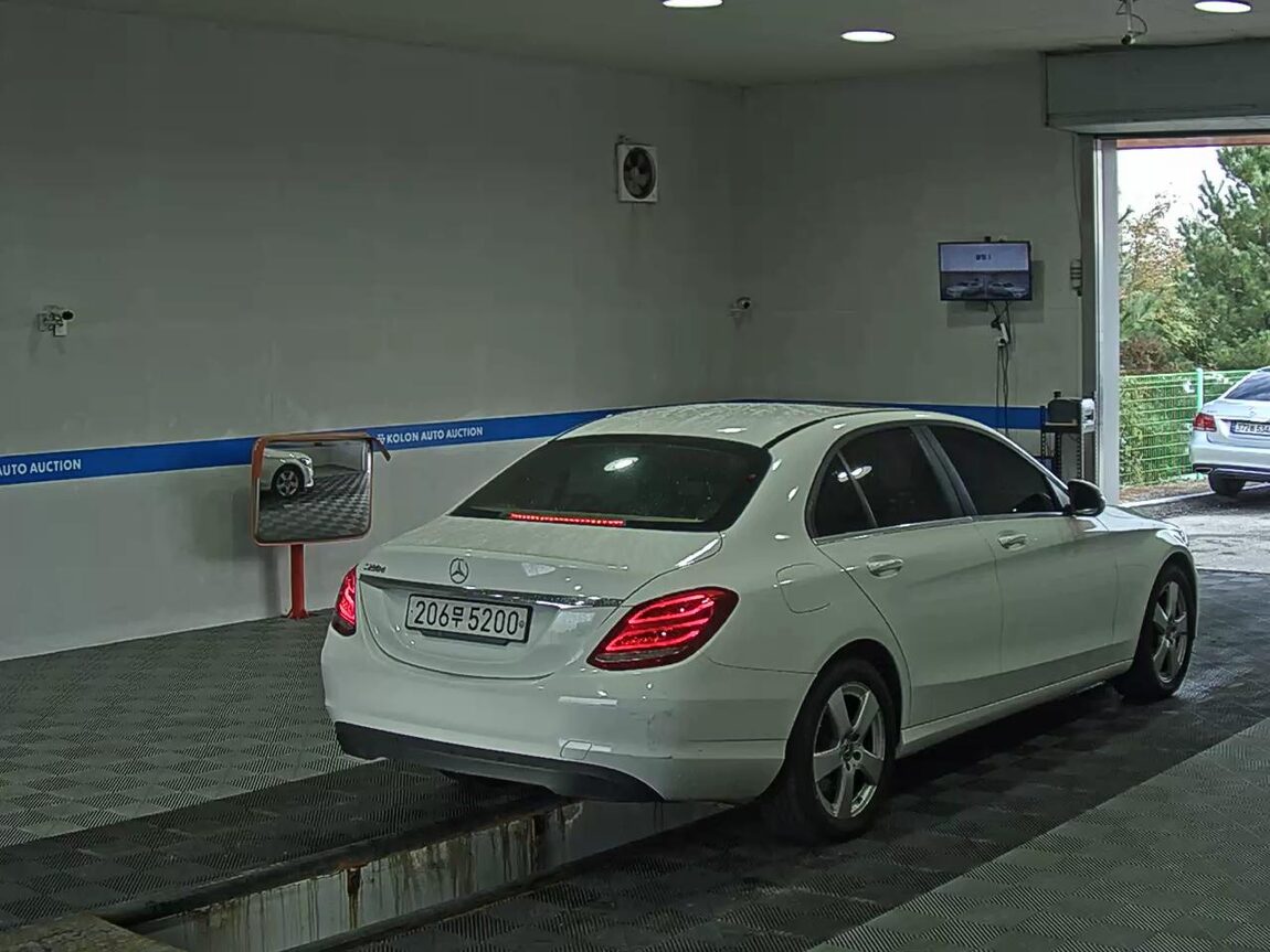 MERCEDES-BENZ C-CLASS (4TH GEN) C200 d 2018 - zdjęcie 5