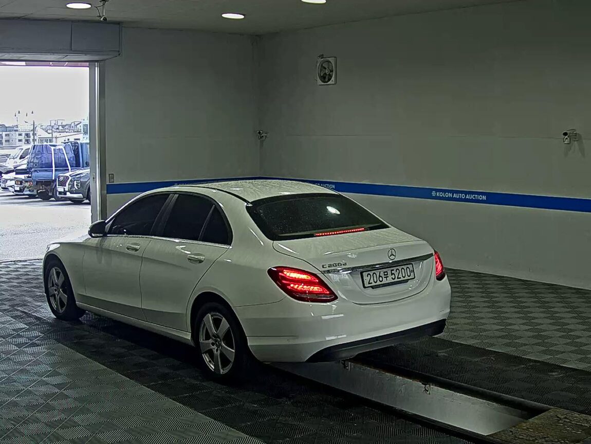 MERCEDES-BENZ C-CLASS (4TH GEN) C200 d 2018 - zdjęcie 6