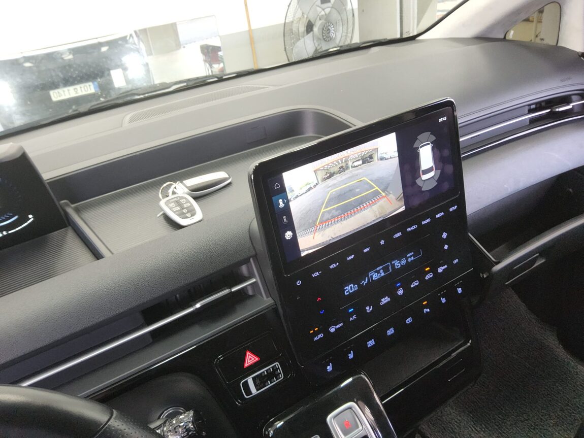 HYUNDAI STARIA 2.2 DIESEL LOUNGE 9-SEATER 2WD PRESTIGE 2023 - zdjęcie 18