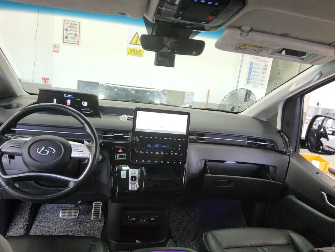 HYUNDAI STARIA 2.2 DIESEL LOUNGE 9-SEATER 2WD PRESTIGE 2023 - zdjęcie 11