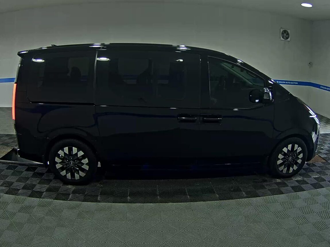 HYUNDAI STARIA 2.2 DIESEL LOUNGE 9-SEATER 2WD PRESTIGE 2023 - zdjęcie 4