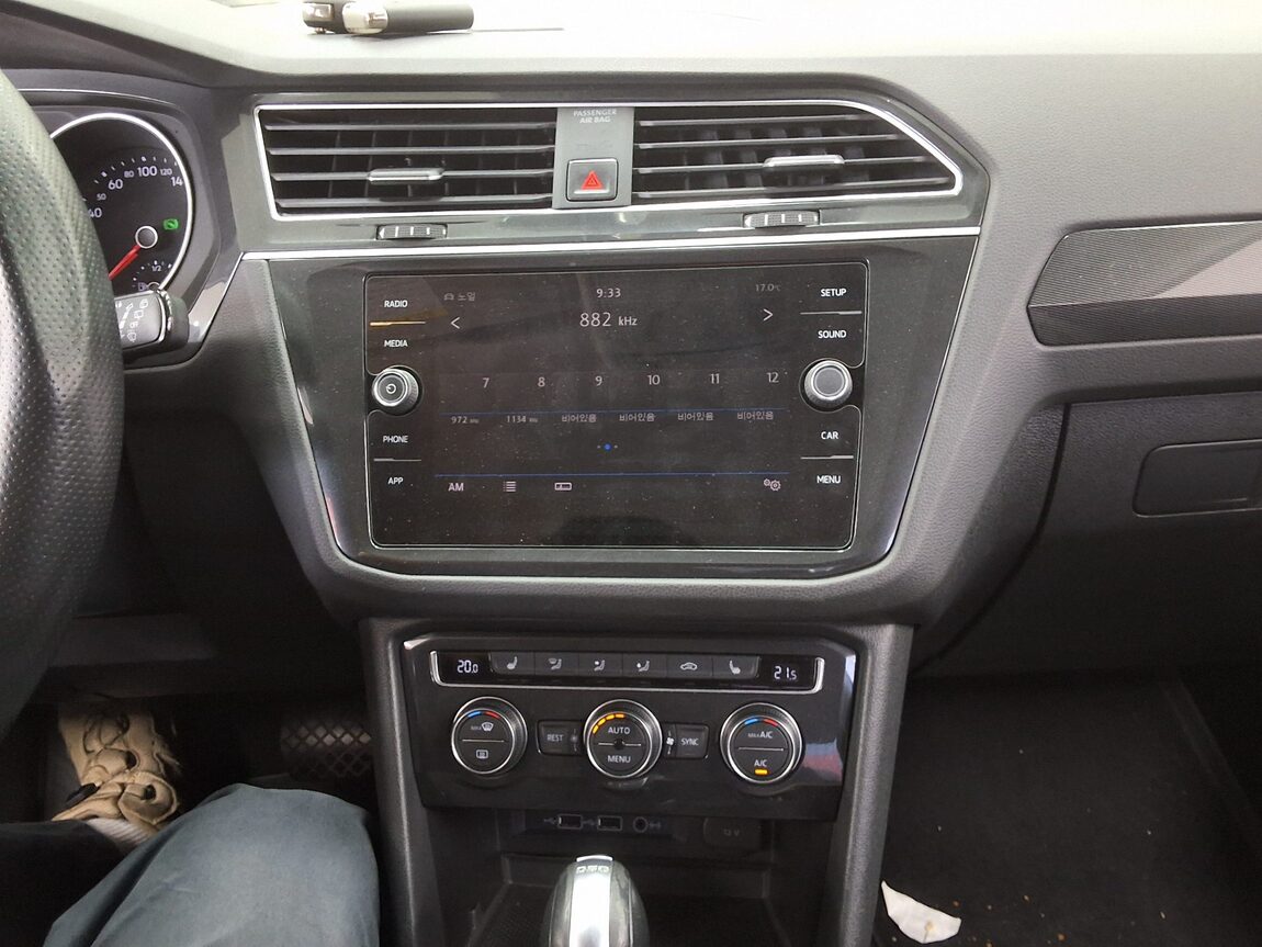 VOLKSWAGEN TIGUAN (2ND GEN) 2.0 TDI PREMIUM 2018 - zdjęcie 24