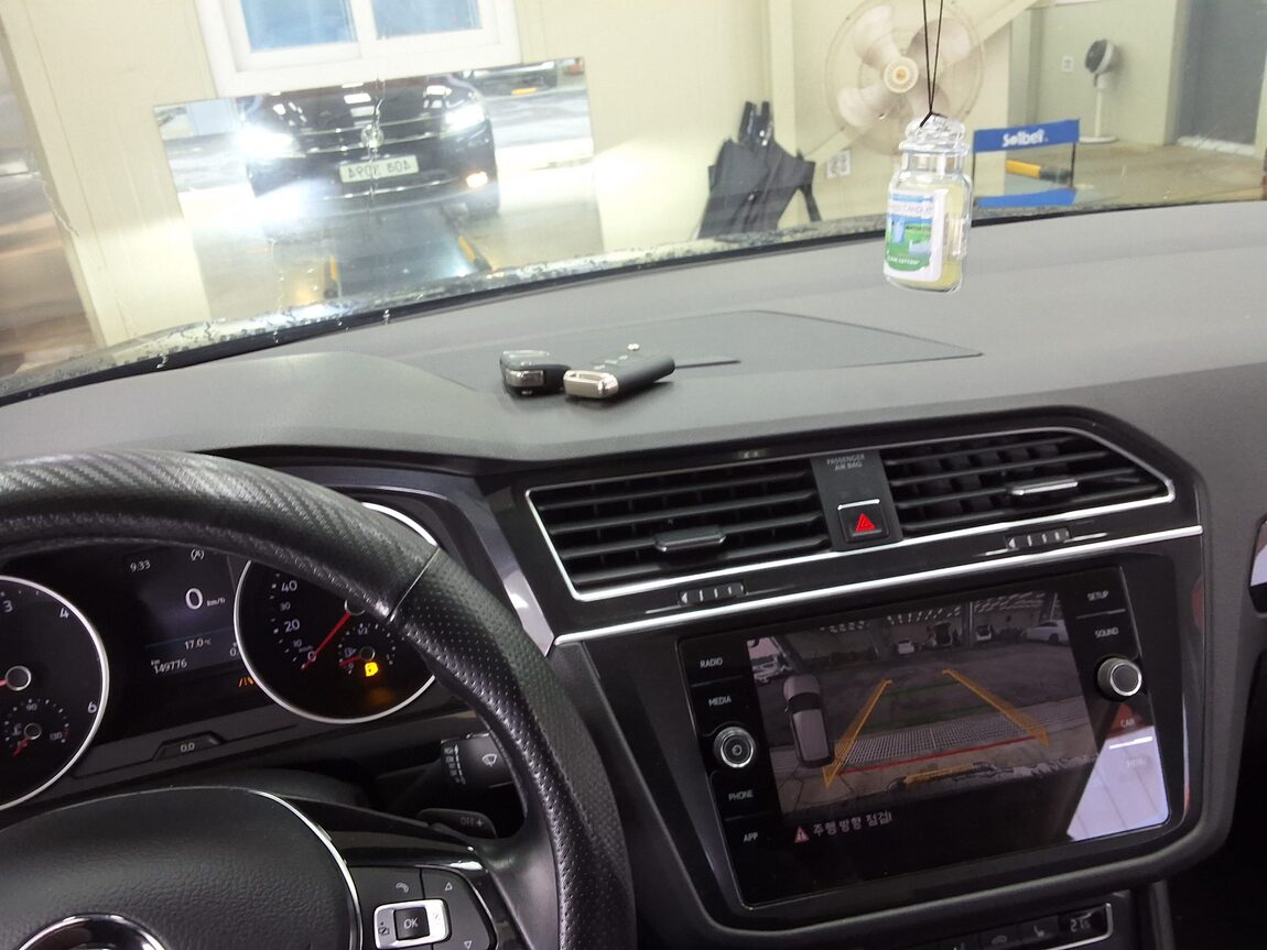 VOLKSWAGEN TIGUAN (2ND GEN) 2.0 TDI PREMIUM 2018 - zdjęcie 25