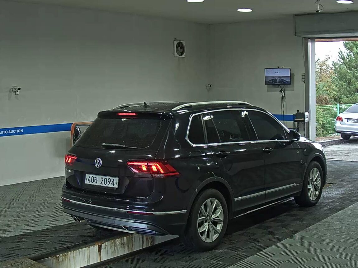 VOLKSWAGEN TIGUAN (2ND GEN) 2.0 TDI PREMIUM 2018 - zdjęcie 5