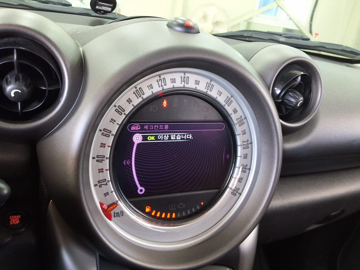 MINI COUNTRYMAN 2.0 D SE 2012 - zdjęcie 27