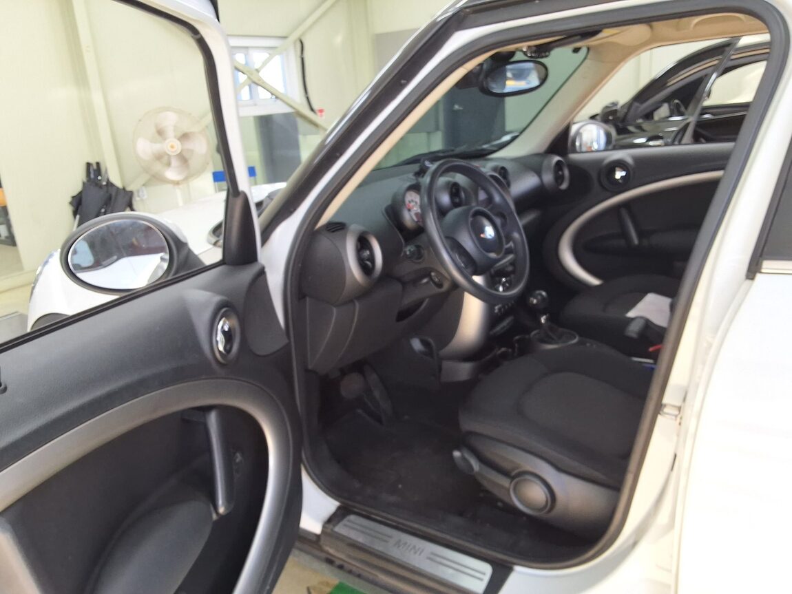 MINI COUNTRYMAN 2.0 D SE 2012 - zdjęcie 11