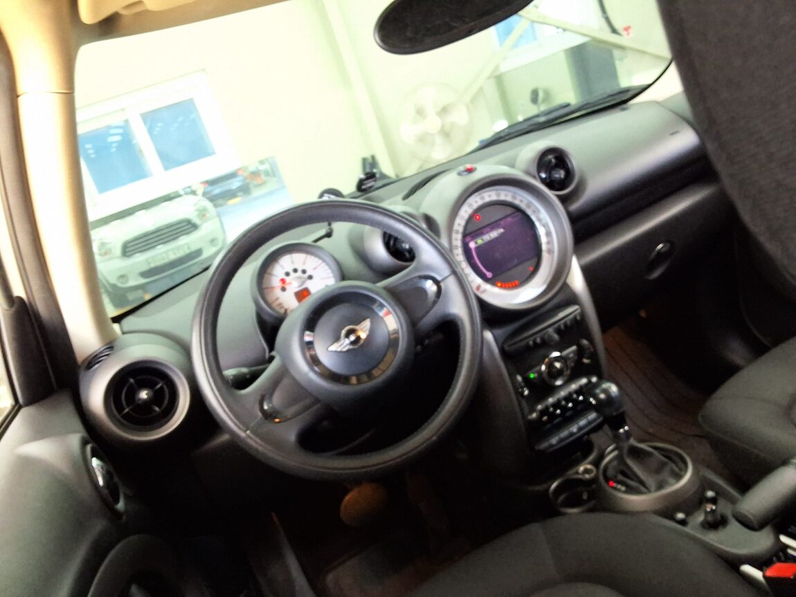 MINI COUNTRYMAN 2.0 D SE 2012 - zdjęcie 12