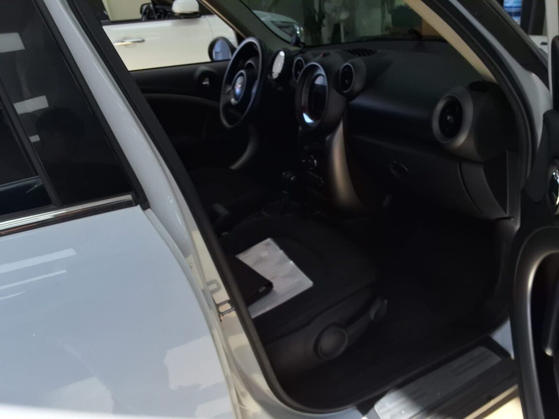 MINI COUNTRYMAN 2.0 D SE 2012 - zdjęcie 15