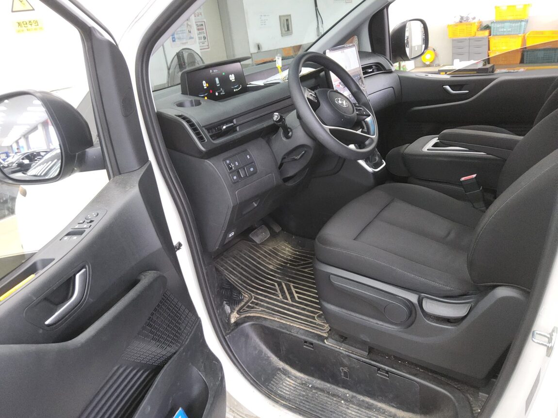 HYUNDAI STARIA 2.2 DIESEL TOURER 11-SEATER 4WD SMART 2022 - zdjęcie 10