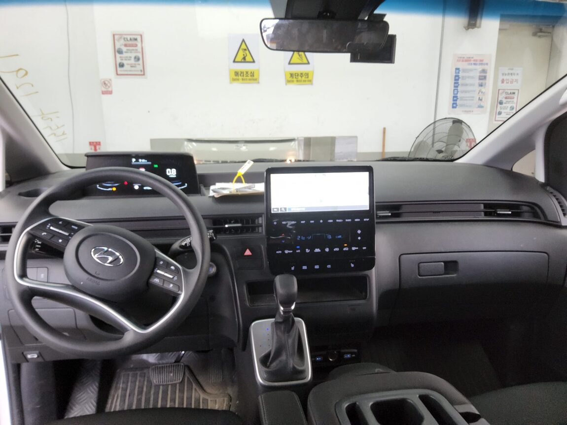 HYUNDAI STARIA 2.2 DIESEL TOURER 11-SEATER 4WD SMART 2022 - zdjęcie 11