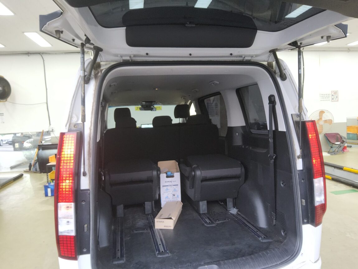 HYUNDAI STARIA 2.2 DIESEL TOURER 11-SEATER 4WD SMART 2022 - zdjęcie 15