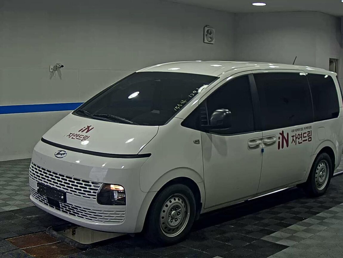HYUNDAI STARIA 2.2 DIESEL TOURER 11-SEATER 4WD SMART 2022 - zdjęcie 2