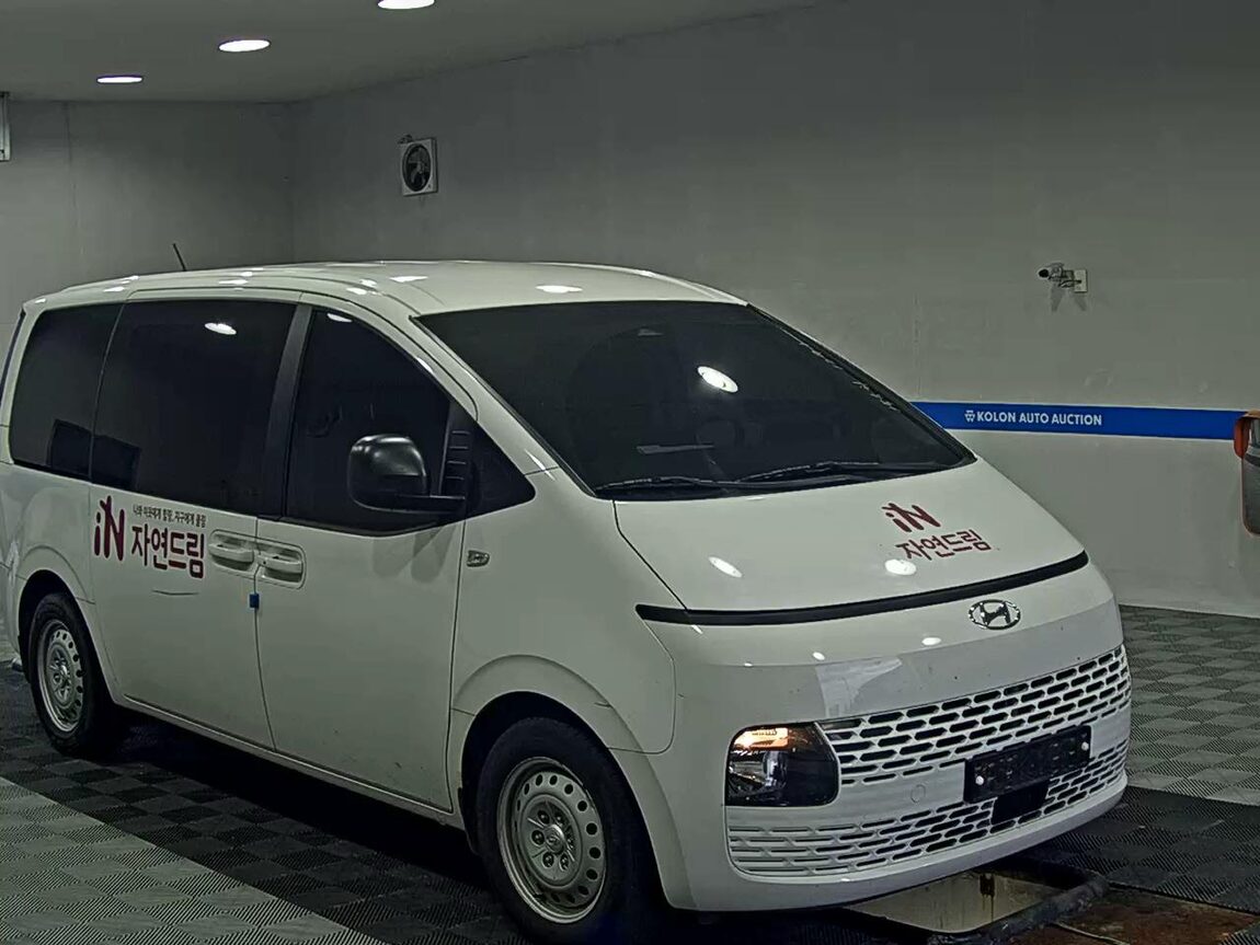 HYUNDAI STARIA 2.2 DIESEL TOURER 11-SEATER 4WD SMART 2022 - zdjęcie 3